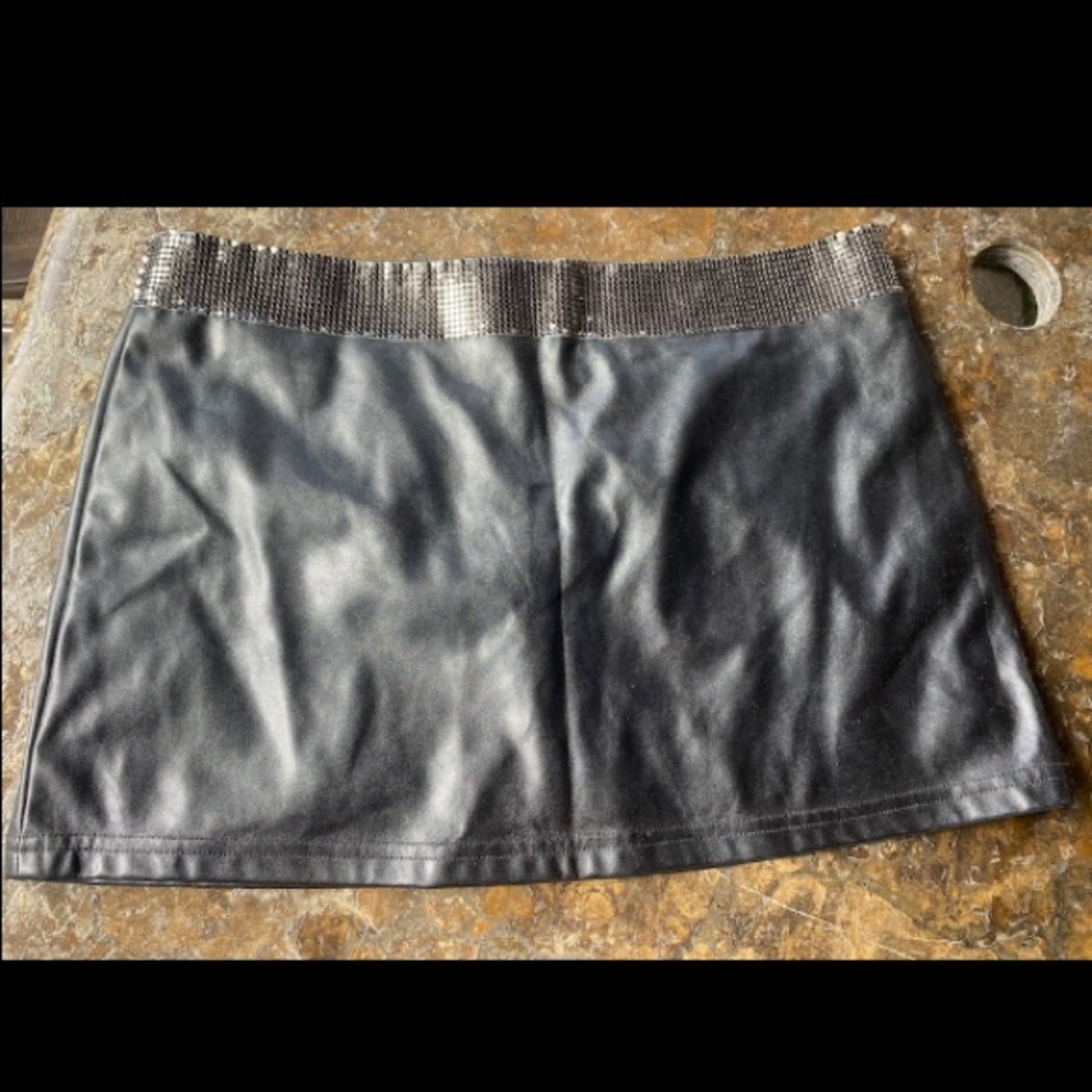 EUC XXI Forever 21 Women's Juniors M Mini Skirt Black sequins slut sexy short